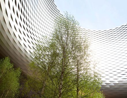 Aluminium-in-der-Architektur-MCH-Messehalle-Basel